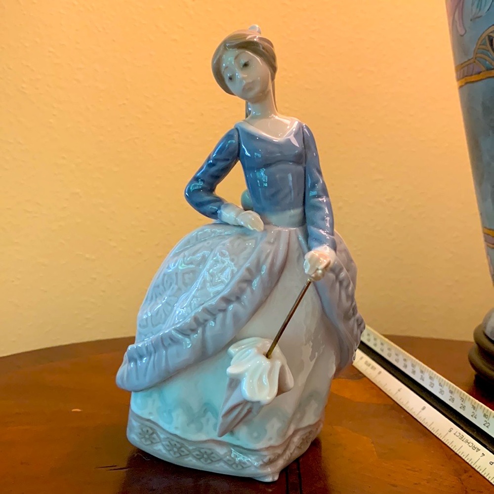 Lladro Porcelain Figurine Girl With Parasol (Evita) Vintage